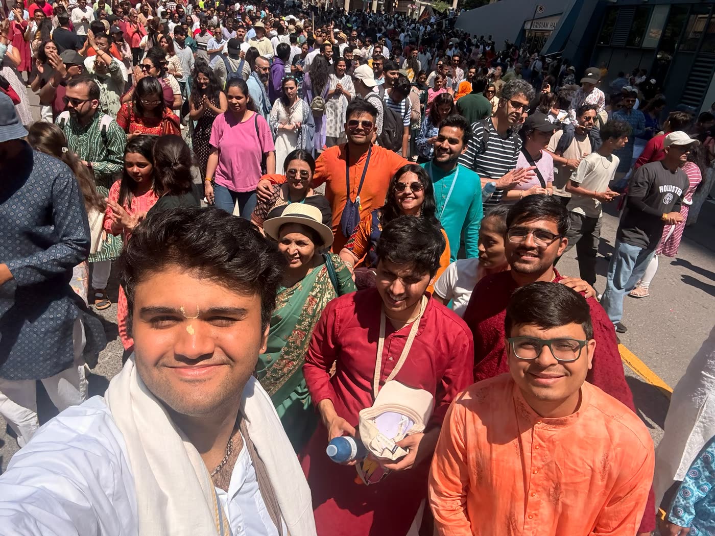 Devotees amid the great crowd of the Rathayātrā procession